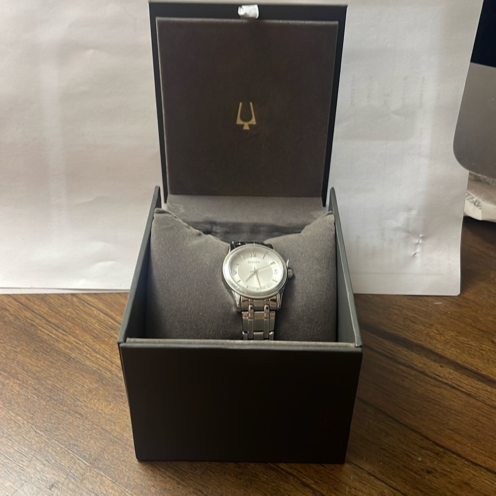 Bulova 96l005 30mm Silver Stainless Steel Case With Silver Stainless Steel